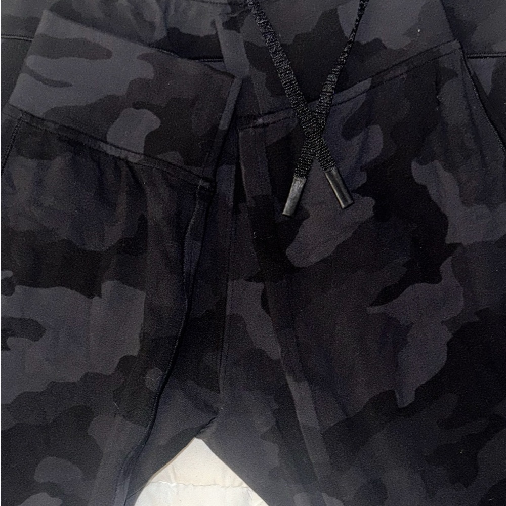 Lululemon Black and Grey like new Camouflage Joggers size 10